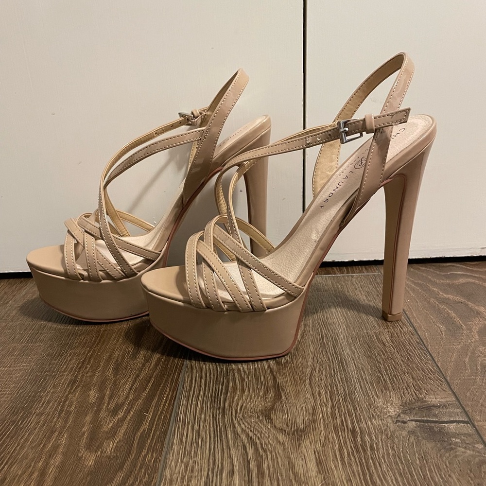 Chinese Laundry Tippy Tops Nude Size 8.5